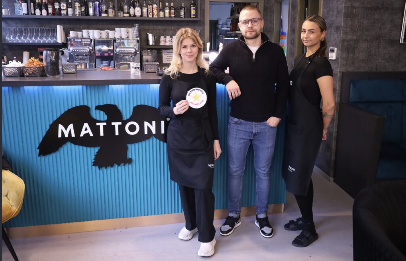 Tým Café Mattoni za barem